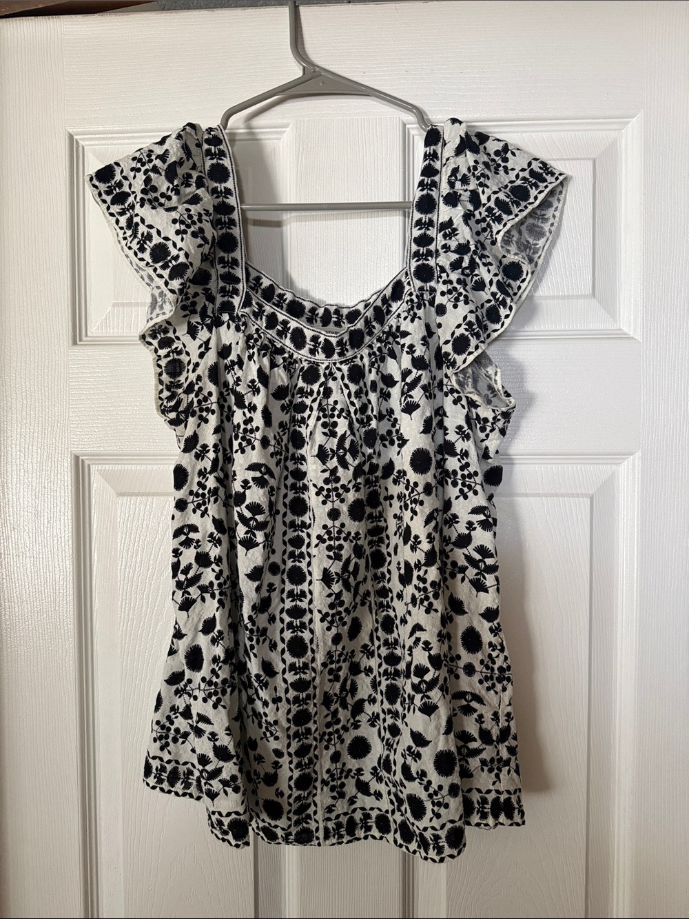 Max Studio Black & White Floral Flutter-Sleeve Tunic